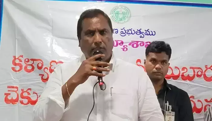 ఆ భయంతో హైకోర్టును ఆశ్రయించారు - మంత్రి అడ్లూరి లక్ష్మణ్ ఆ భయంతో హైకోర్టును ఆశ్రయించారు - మంత్రి అడ్లూరి లక్ష్మణ్