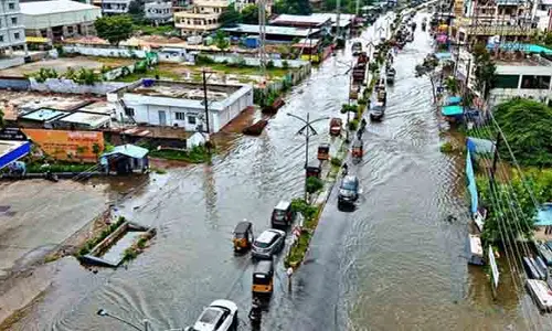వరదలకు కారణమవుతోన్న అధికారులు.. కోట్లు ఖర్చుచేసినా ఫలితం శూన్యం