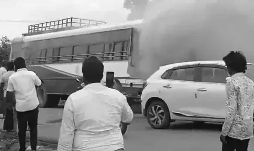 ఆర్టీసీ బస్సులో మంటలు.. ఉలిక్కిపడ్డ ప్రయాణికులు