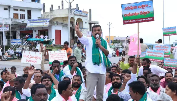 యూరియా సరఫరాలో కేంద్ర, రాష్ట్ర ప్రభుత్వాలు విఫలం -దుబ్బాక ఎమ్మెల్యే
