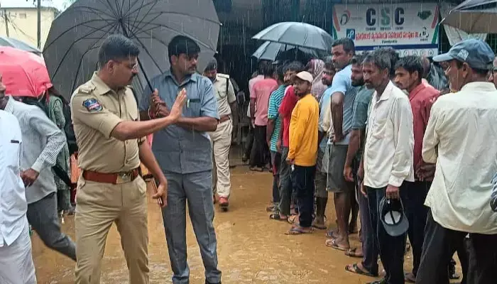 ప్రభుత్వ నిబంధనలకు అనుగుణంగా మాత్రమే యూరియా పంపిణీ చేయాలి