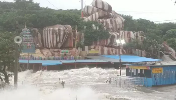 గంగమ్మ ఒడిలోనే వనదుర్గమ్మ