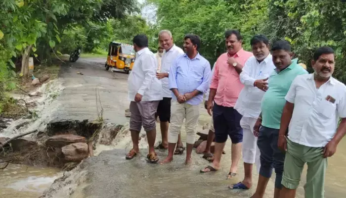 అల్లాదుర్గం బట్టి కుంట చెరువుకు   గండి, పరిశీలన