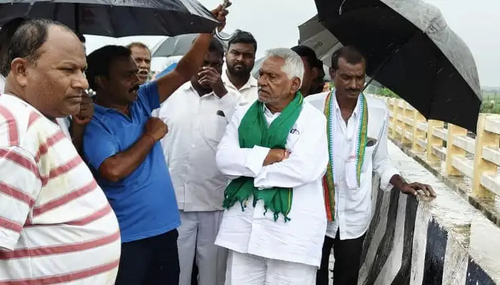 యూరియా కొరత..కేంద్రానిదే బాధ్యత -
