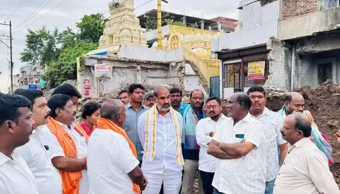 రోడ్డు వెడల్పు పనులను పరిశీలించిన ప్రభుత్వ విప్ ఆది శ్రీనివాస్