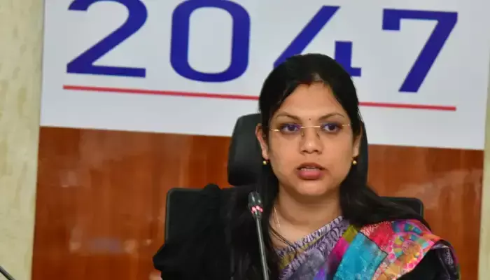 ప్రాథమిక ఆరోగ్య కేంద్రాల్లో ప్రసవాలు పెంచాలి
