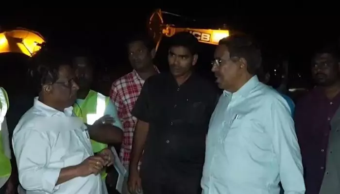 అమరావతికి ఎలాంటి ముప్పు లేదు.. అర్ధరాత్రి పర్యటించిన మంత్రి అమరావతికి ఎలాంటి ముప్పు లేదు.. అర్ధరాత్రి పర్యటించిన మంత్రి
