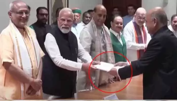 ఉప రాష్ట్రపతి అభ్యర్థిగా CP రాధాకృష్ణ నామినేషన్ దాఖలు.. హాజరైన ప్రధాని, కేంద్ర మంత్రులు ఉప రాష్ట్రపతి అభ్యర్థిగా CP రాధాకృష్ణ నామినేషన్ దాఖలు.. హాజరైన ప్రధాని, కేంద్ర మంత్రులు