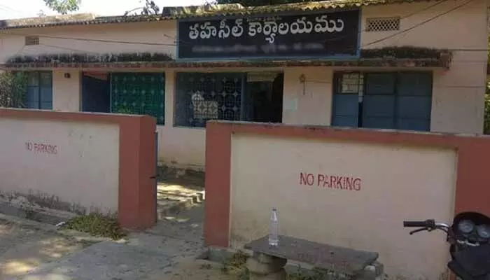 సీతారాంపురం ఎమ్మార్వో కృష్ణారెడ్డి సస్పెన్షన్ సీతారాంపురం ఎమ్మార్వో కృష్ణారెడ్డి సస్పెన్షన్