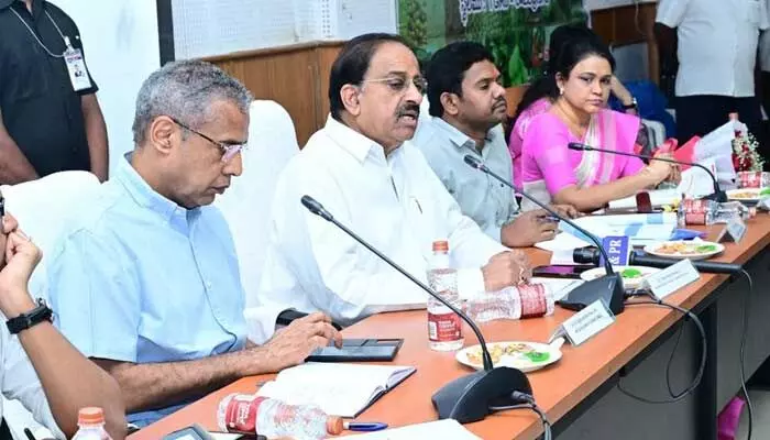 గ్లోబల్ సమ్మిట్లో భవిష్యత్ విజన్ కనిపించే ఏవీల రూపకల్పన: మంత్రి తుమ్మల కీలక వ్యాఖ్యలు గ్లోబల్ సమ్మిట్లో భవిష్యత్ విజన్ కనిపించే ఏవీల రూపకల్పన: మంత్రి తుమ్మల కీలక వ్యాఖ్యలు