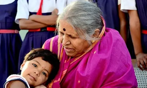 తల్లి ఆశయం కోసం అనాథలకు అమ్మయింది
