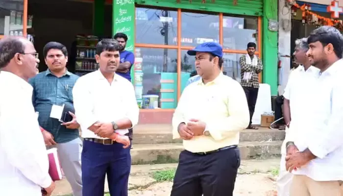 యూరియాపై రైతుల ఆందోళన వద్దు - కలెక్టర్ రాహుల్ రాజ్