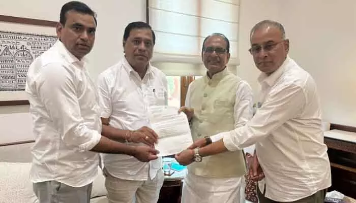 PMKSYవై కింద ప్రాజెక్టులు మంజూరు చేయండి.. కేంద్ర మంత్రికి రాష్ట్ర ఎంపీల వినతి PMKSYవై కింద ప్రాజెక్టులు మంజూరు చేయండి.. కేంద్ర మంత్రికి రాష్ట్ర ఎంపీల వినతి