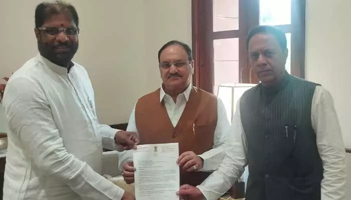 ఎరువుల సంక్షోభాన్ని వెంటనే పరిష్కరించాలి : నడ్డాకు ఎంపీ వద్దిరాజు వినతి ఎరువుల సంక్షోభాన్ని వెంటనే పరిష్కరించాలి : నడ్డాకు ఎంపీ వద్దిరాజు వినతి