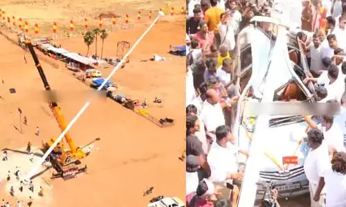 తీవ్ర విషాదం.. విజయ్ పార్టీ జెండా స్తంభం కూలి ఒకరు మృతి