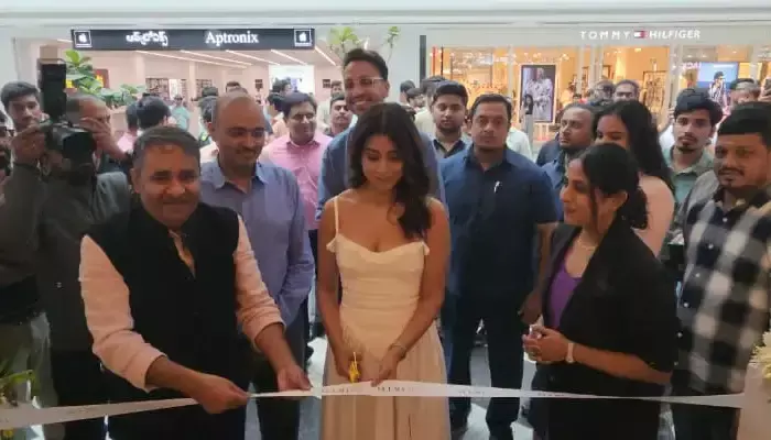 హైదరాబాద్‌ లో టాలీవుడ్ హీరోయిన్ సందడి