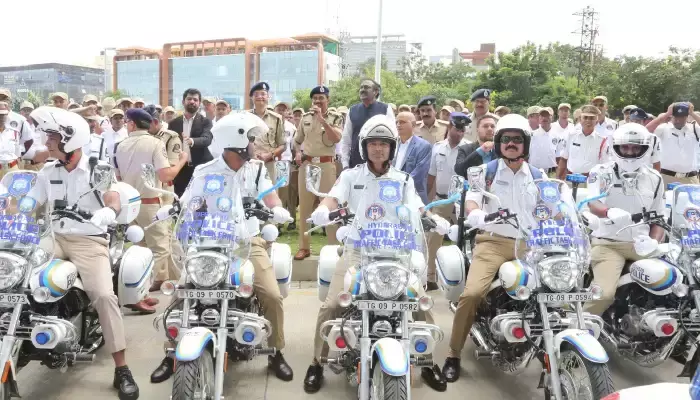 ట్రాఫిక్ పోలీసులకు పెట్రోలింగ్ బైక్ లు
