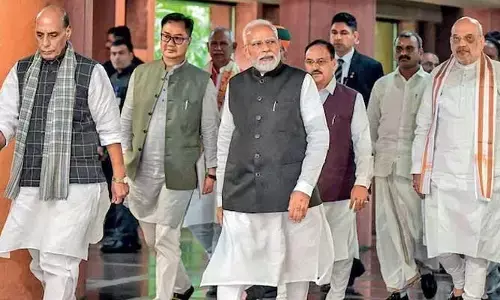 రాహుల్ ఇన్‌సెక్యూరిటీ వల్ల యువనేతలకు అవకాశాలు దక్కడం లేదు: మోడీ