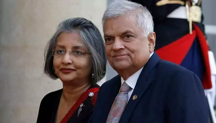Ranil Wickramasinghe: కొంప ముంచిన భార్య.. శ్రీలంక మాజీ అధ్యక్షుడు రణిల్ విక్రమసింఘే అరెస్ట్ Ranil Wickramasinghe: కొంప ముంచిన భార్య.. శ్రీలంక మాజీ అధ్యక్షుడు రణిల్ విక్రమసింఘే అరెస్ట్