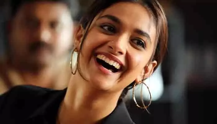 Keerthy Suresh: తమిళంలో బ్యాక్ టు బ్యాక్ మూవీస్ అనౌన్స్ చేస్తున్న హీరోయిన్.. Keerthy Suresh: తమిళంలో బ్యాక్ టు బ్యాక్ మూవీస్ అనౌన్స్ చేస్తున్న హీరోయిన్..