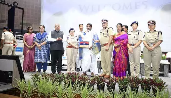 మహిళ పోలీస్ కాదు ‘ పోలీస్’ : డిప్యూటీ సీఎం భట్టి విక్రమార్క మహిళ పోలీస్ కాదు ‘ పోలీస్’ : డిప్యూటీ సీఎం భట్టి విక్రమార్క