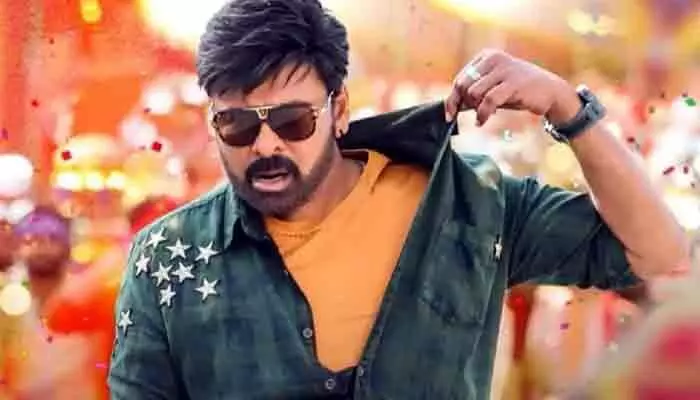 మెగాస్టార్ డెడికేషన్కు మరో నిదర్శనం.. వర్షంలో గంటల తరబడి షూటింగ్ మెగాస్టార్ డెడికేషన్కు మరో నిదర్శనం.. వర్షంలో గంటల తరబడి షూటింగ్
