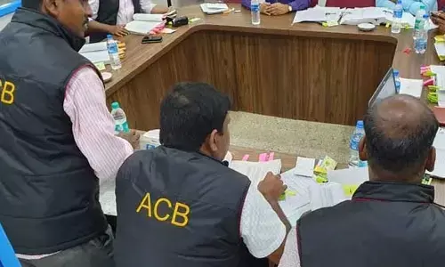 ఏసీబీ వలలో Ap కార్మిక శాఖ జేసీ.. ఆరు చోట్ల తనిఖీలు