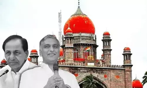 హైకోర్టులో కేసీఆర్, హరీశ్‌రావుకు చుక్కెదురు .. స్టే ఇవ్వలేమన్న ధర్మాసనం