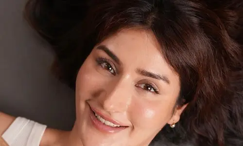 Monica Sharma : క్యూట్‌ లుక్స్‌తో హీట్ పెంచుతున్న బ్యూటీ