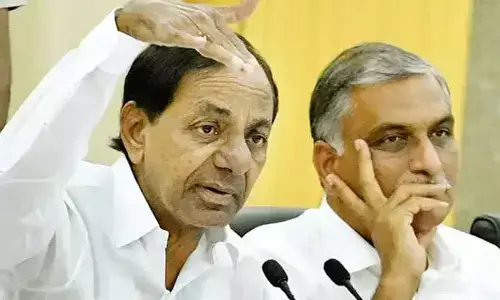 KCR: హైకోర్టులో షాక్.. ఫామ్ హౌస్ లో కేసీఆర్ తో హరీశ్ రావు భేటీ