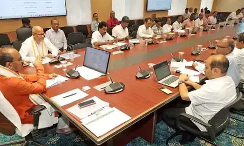 శ్రీవారి సాలకట్ల బ్రహ్మోత్సవాలు.. ఏర్పాట్లపై టీటీడీ ఈవో సమీక్ష