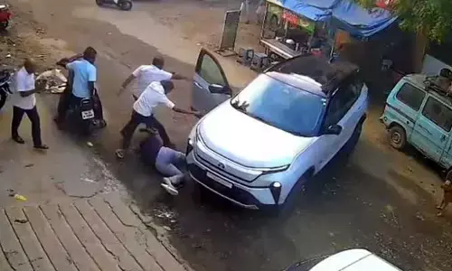 ప్రాణం తీసిన ఎలక్ట్రిక్ కారు