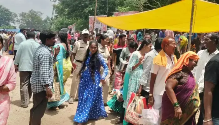 భక్తులతో పోటెత్తిన రత్నగిరి జాతర భక్తులతో పోటెత్తిన రత్నగిరి జాతర