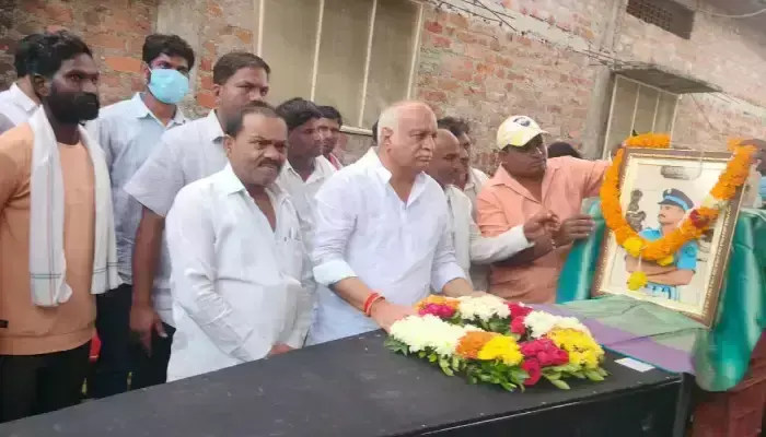 అధికార లాంఛనాలతో ఆర్మీ జవాన్ అంత్యక్రియలు