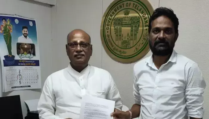 బీసీ కమిషన్ చైర్మన్ నిరంజన్ కు నివేదిక