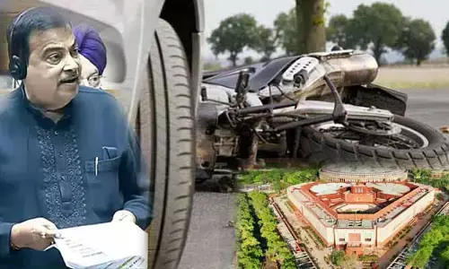 Central: రోడ్డు ప్రమాద బాధితులకు క్యాష్​లెస్​ ట్రీట్​మెంట్​ పథకం.. కేంద్ర ప్రభుత్వం కీలక సమాధానం