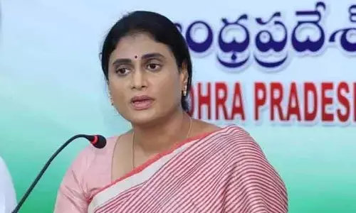 ఎన్ని కుక్కలు మొరిగినా నా కొడుకు వైఎస్‌ వారసుడే.. YS షర్మిల ఘాటు వ్యాఖ్యలు