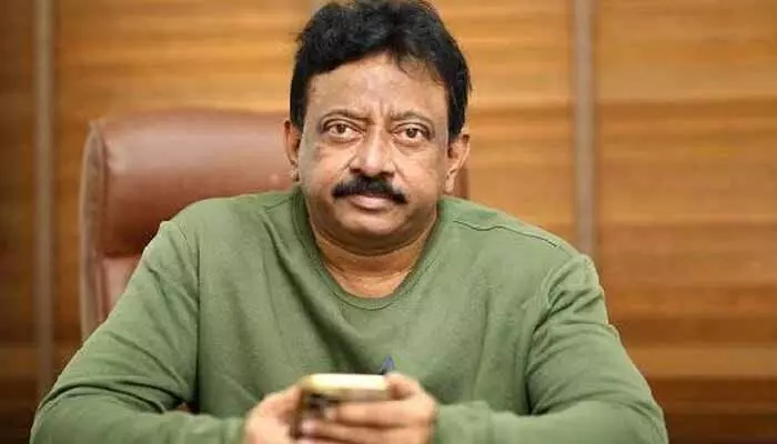 ‘వార్-2’లో అన్ని అలాంటి సీన్లే పెట్టారు .. వారికి ఆ లాజిక్ కూడా తెలియదా అంటూ ఆర్జీవీ ఫైర్ ‘వార్-2’లో అన్ని అలాంటి సీన్లే పెట్టారు .. వారికి ఆ లాజిక్ కూడా తెలియదా అంటూ ఆర్జీవీ ఫైర్