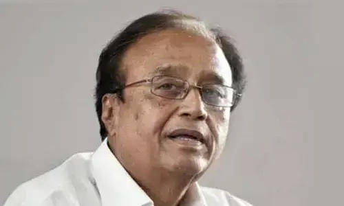 మగ్దూం భవన్లో సురవరం భౌతికకాయం.. నివాళులర్పించిన కేటీఆర్
