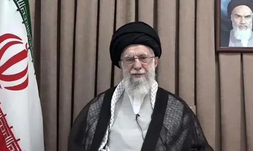Khamenei: యూఎస్ ఒత్తిడికి తలొగ్గే ప్రసక్తే లేదు.. ఇరాన్ సుప్రీం లీడర్ ఖమేనీ కీలక వ్యాఖ్యలు