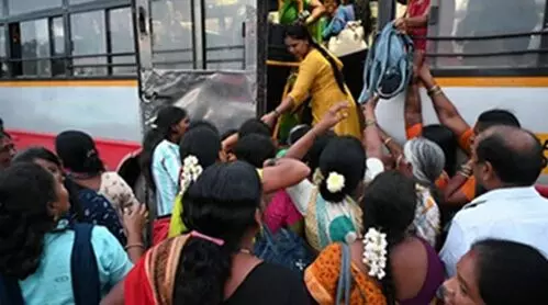ఫ్రీ బస్సు సర్వీస్ను వాడే తరీఖ ఇదేనా.? ఫ్రీ బస్సు సర్వీస్ను వాడే తరీఖ ఇదేనా.?