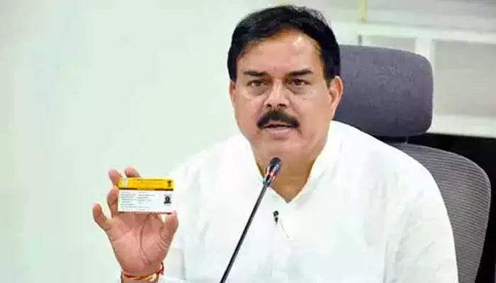 రాష్ట్రవ్యాప్తంగా స్మార్ట్ రేషన్ కార్డులు.. రూ. 8 కోట్లు విడుదల రాష్ట్రవ్యాప్తంగా స్మార్ట్ రేషన్ కార్డులు.. రూ. 8 కోట్లు విడుదల