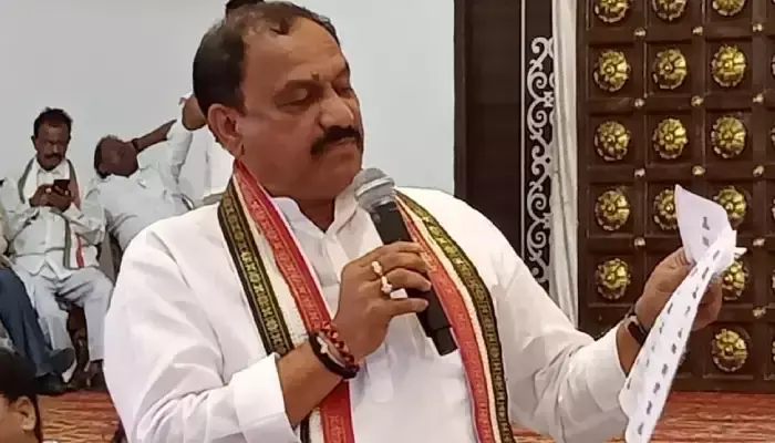 దేవుడి పేరుతో దేశాన్ని అమ్ముతున్నారు - మహేష్ కుమార్ గౌడ్ దేవుడి పేరుతో దేశాన్ని అమ్ముతున్నారు - మహేష్ కుమార్ గౌడ్