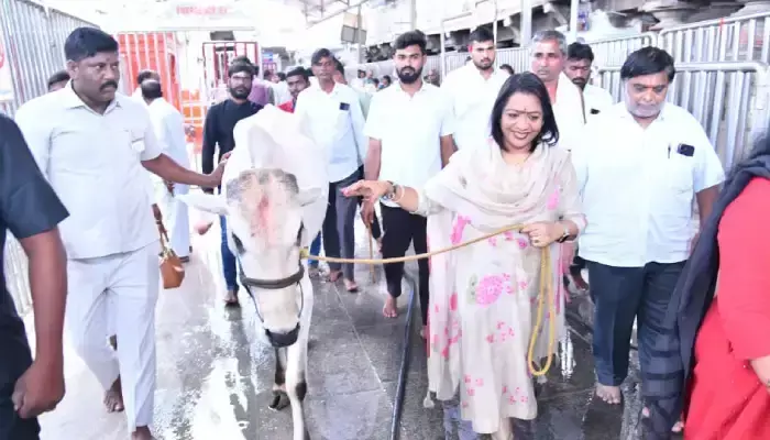 రాజన్న సేవలో GHMC మేయర్ విజయలక్ష్మి