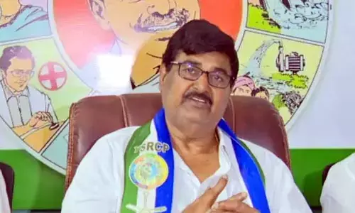 ఆ జిల్లాలో 4 వేల పెన్షన్లు తొలగింపు: మాజీ మంత్రి ఫైర్