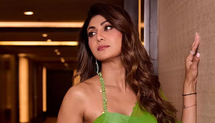 స్టార్ హీరోయిన్ ఇంట్లో విషాదం.. ఈ విషయాన్ని పంచుకోవడానికి చాలా చింతిస్తున్నానంటూ ఎమోషనల్ నోట్.. స్టార్ హీరోయిన్ ఇంట్లో విషాదం.. ఈ విషయాన్ని పంచుకోవడానికి చాలా చింతిస్తున్నానంటూ ఎమోషనల్ నోట్..