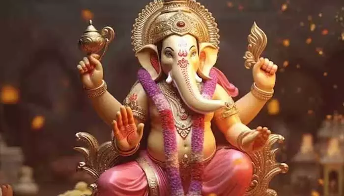 మసీదులో పూజలు అందుకుంటున్న గణనాథుడు.. ప్రత్యేకత ఇదే! మసీదులో పూజలు అందుకుంటున్న గణనాథుడు.. ప్రత్యేకత ఇదే!