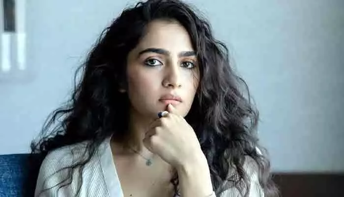 Rukmini Vasanth: తన పర్ఫామెన్స్ బ్యూటిఫుల్.. ఆ హీరోయిన్పై ప్రశంసలు కురిపించిన రుక్మిణి వసంత్ Rukmini Vasanth: తన పర్ఫామెన్స్ బ్యూటిఫుల్.. ఆ హీరోయిన్పై ప్రశంసలు కురిపించిన రుక్మిణి వసంత్
