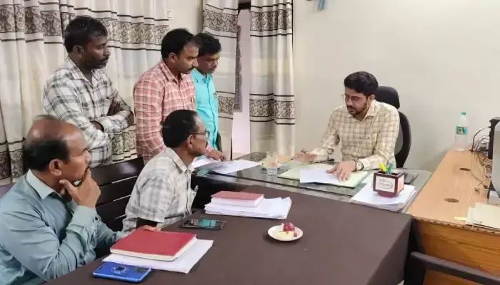 జాప్యం లేకుండా విద్యార్థులకు సర్టిఫికెట్స్ ఇవ్వండి