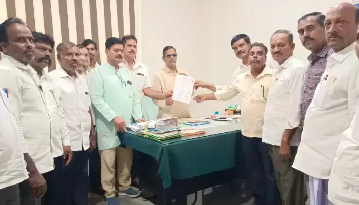తక్షణమే యూరియా సరఫరా చేయాలి